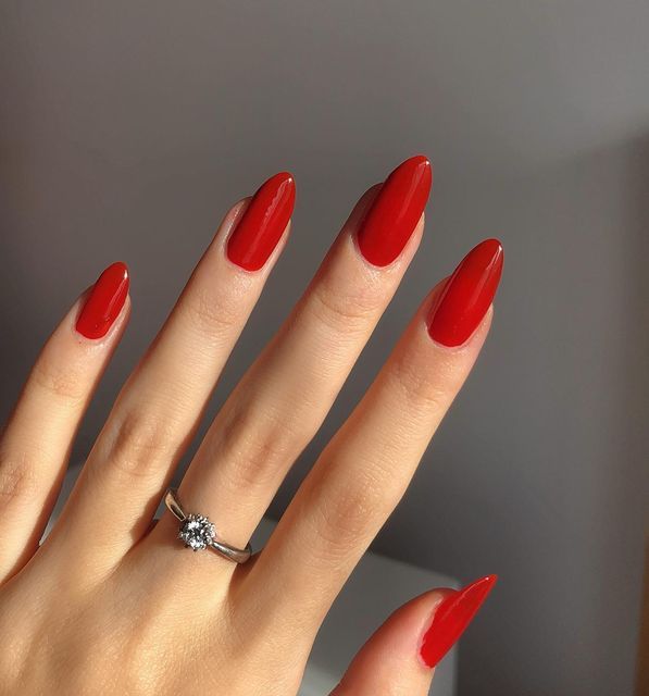 Classic Red Nails
