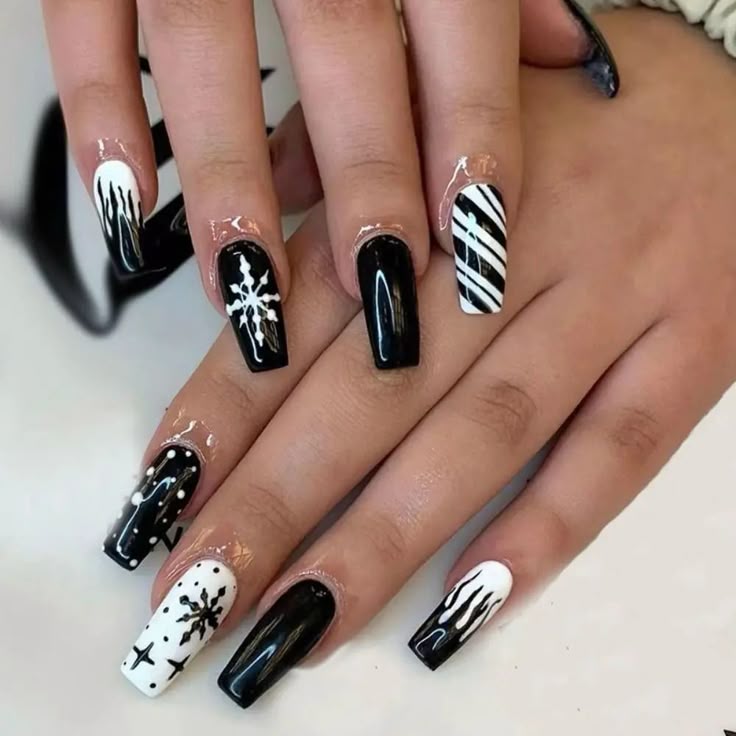 GOTH Winter Nails