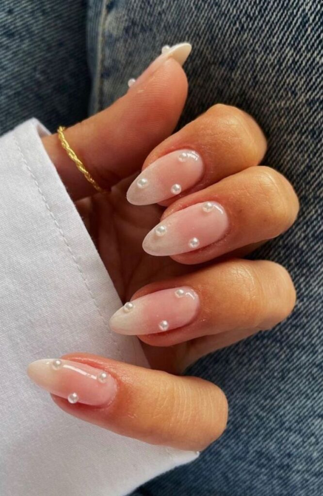 Soft Pearl Frame Nails