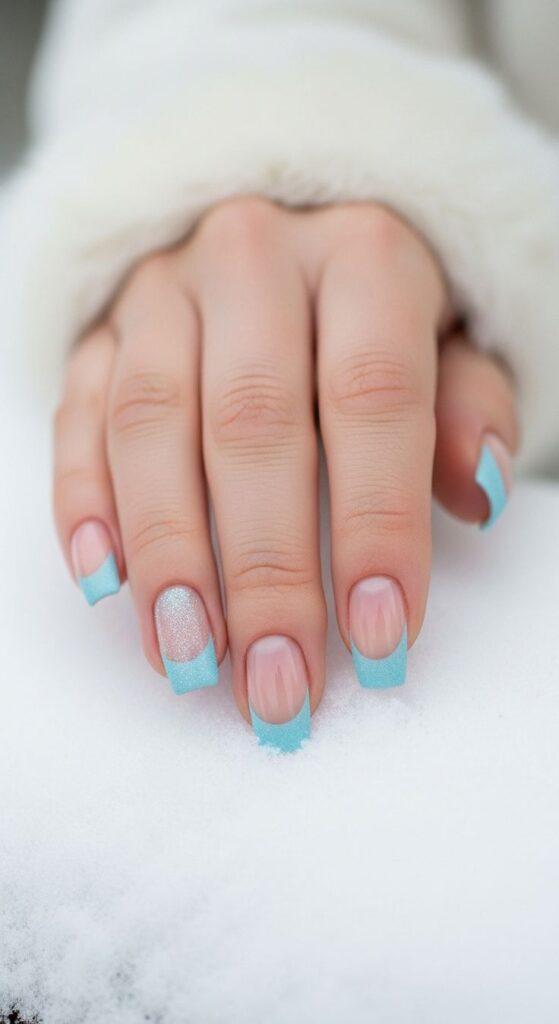 Icy Blue Minimal Tips