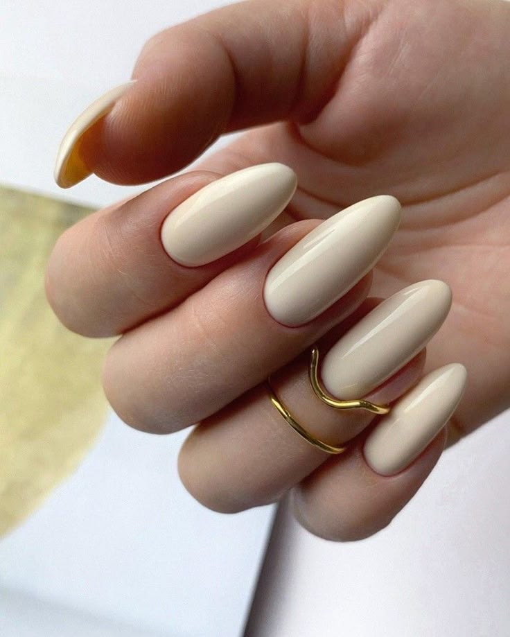 Creamy Vanilla Almond Nails