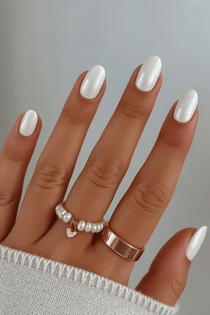 White Chrome Short Round Nails